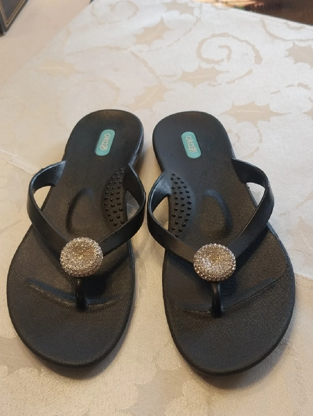 Oka-B NWOT Women's Rhinestone Jewel Flip Flop Sandals Size 10 Black Arch Support
